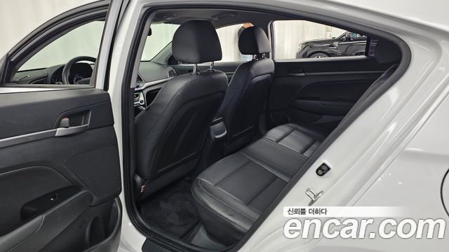 Hyundai Avante (AD) 1.6 GDI Value Plus 2017 — фото 11