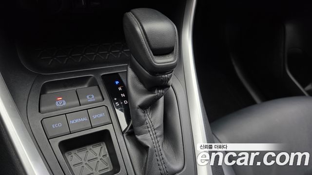 Toyota RAV4 (V) 2.5 2WD Hybrid 2019 — фото 9