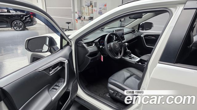 Toyota RAV4 (V) 2.5 2WD Hybrid 2019 — фото 10