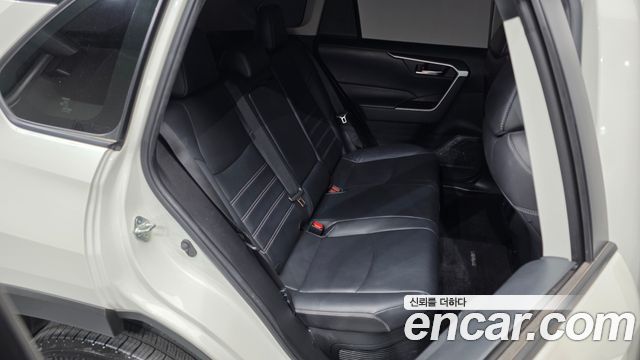 Toyota RAV4 (V) 2.5 2WD Hybrid 2019 — фото 12