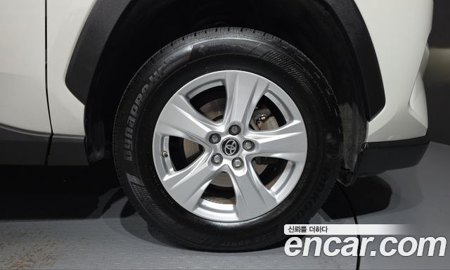 Toyota RAV4 (V) 2.5 2WD Hybrid 2019 — фото 21