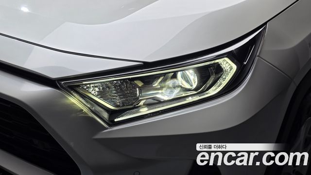 Toyota RAV4 (V) 2.5 2WD Hybrid 2019 — фото 22