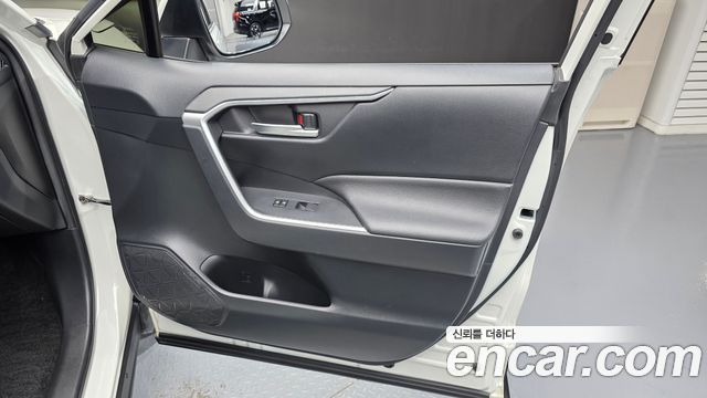 Toyota RAV4 (V) 2.5 2WD Hybrid 2019 — фото 24