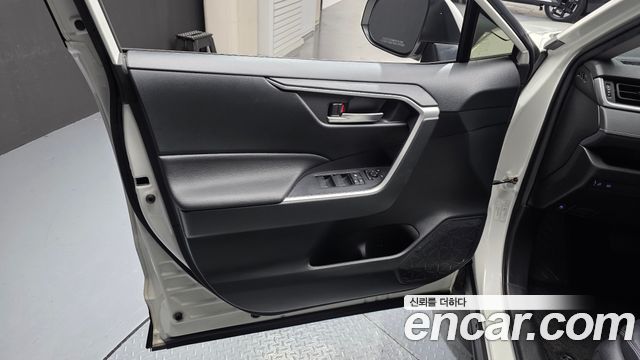 Toyota RAV4 (V) 2.5 2WD Hybrid 2019 — фото 25
