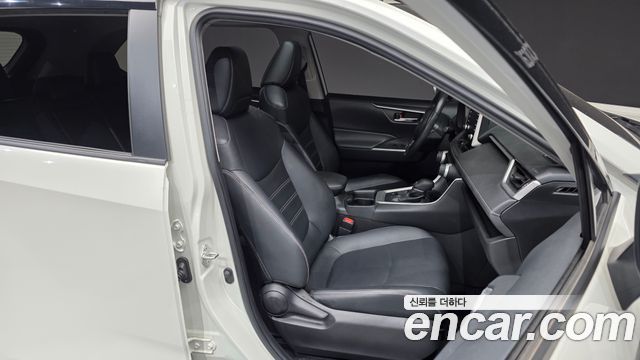 Toyota RAV4 (V) 2.5 2WD Hybrid 2019 — фото 26