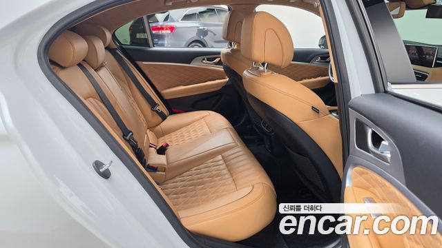 Genesis G70 Shooting Brake Gasoline 2.0T 4WD 2023 — фото 11