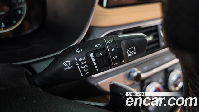 Genesis G70 Shooting Brake Gasoline 2.0T 4WD 2023 — фото 20