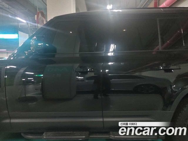Land Rover Defender (L663) 110 D250 SE 2023 — фото 3