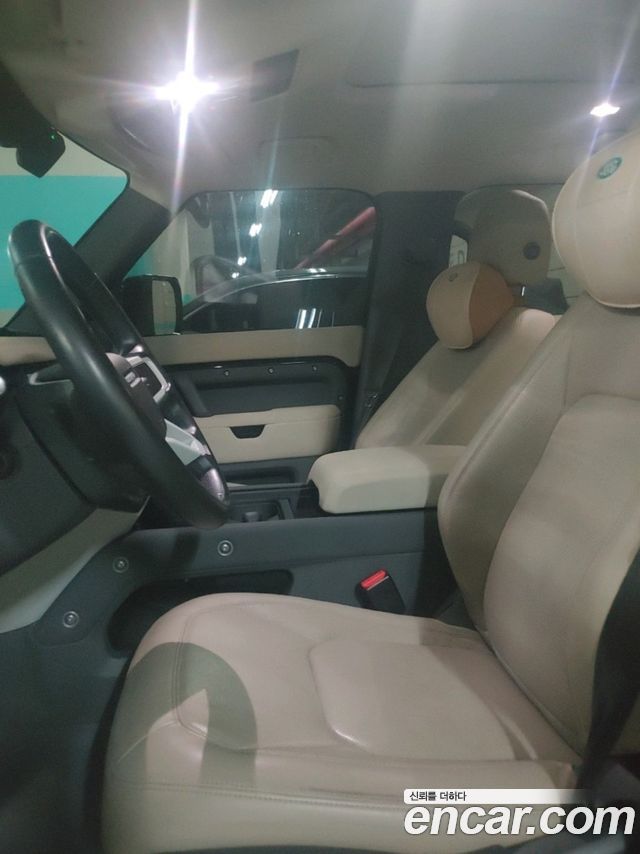 Land Rover Defender (L663) 110 D250 SE 2023 — фото 7