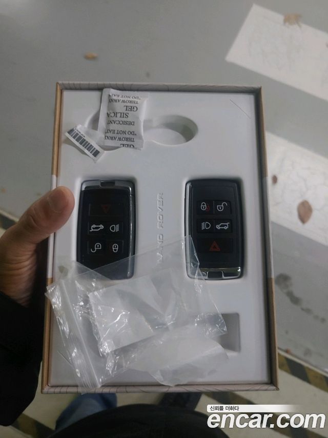 Land Rover Defender (L663) 110 D250 SE 2023 — фото 15
