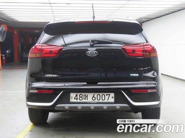 Kia Niro Luxury 2018 — фото 3
