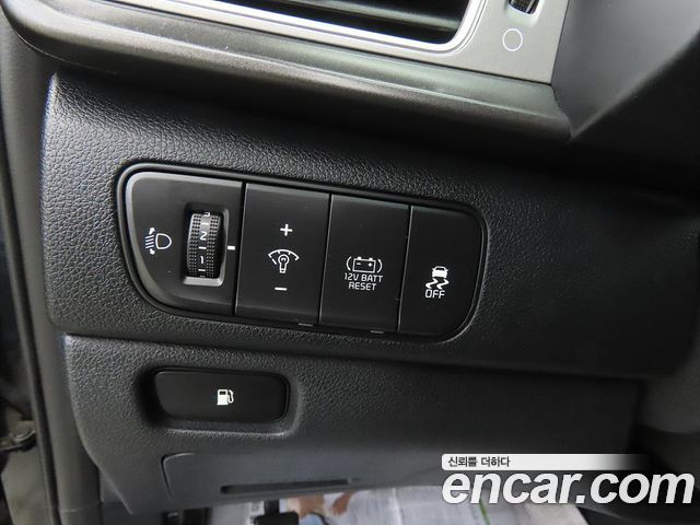 Kia Niro Luxury 2018 — фото 20