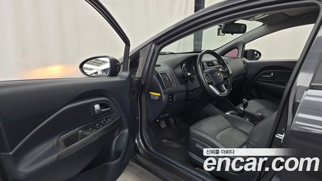Kia Pride Diesel 5DR 1.4 Luxury 2015 — фото 10