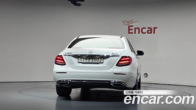 Mercedes-Benz E-Class (W213) E300e 4MATIC Exclusive 2020 — фото 4