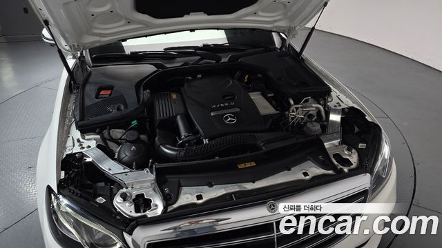 Mercedes-Benz E-Class (W213) E300e 4MATIC Exclusive 2020 — фото 6