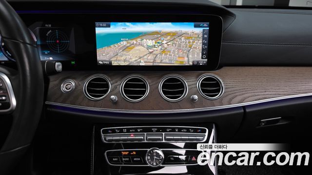 Mercedes-Benz E-Class (W213) E300e 4MATIC Exclusive 2020 — фото 18