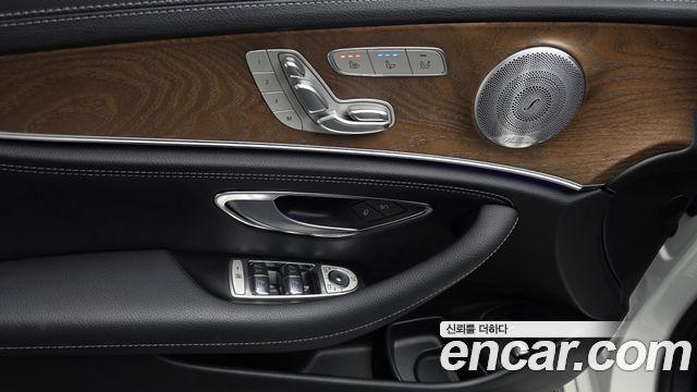 Mercedes-Benz E-Class (W213) E300e 4MATIC Exclusive 2020 — фото 22