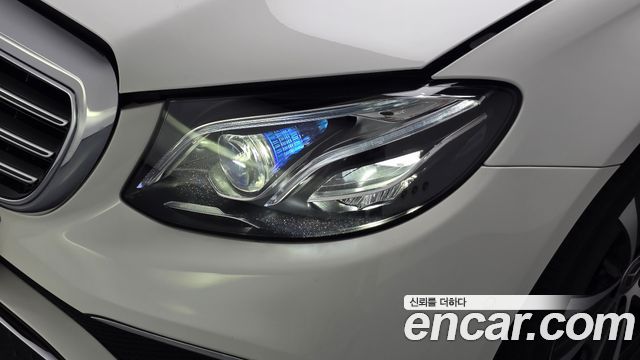 Mercedes-Benz E-Class (W213) E300e 4MATIC Exclusive 2020 — фото 28