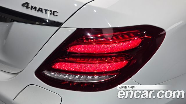 Mercedes-Benz E-Class (W213) E300e 4MATIC Exclusive 2020 — фото 29
