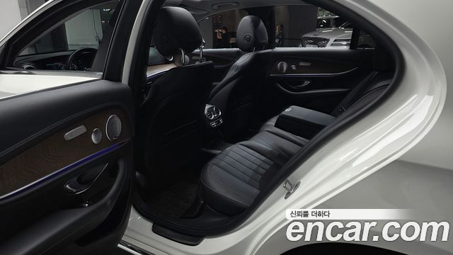 Mercedes-Benz E-Class (W213) E300e 4MATIC Exclusive 2020 — фото 32