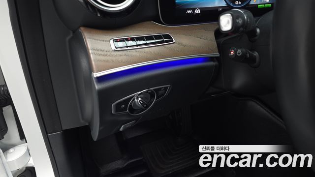Mercedes-Benz E-Class (W213) E300e 4MATIC Exclusive 2020 — фото 35