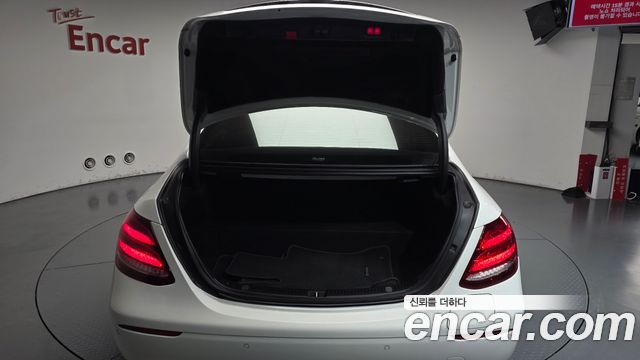 Mercedes-Benz E-Class (W213) E300e 4MATIC Exclusive 2020 — фото 43