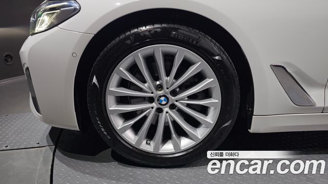 BMW 5 Series (G30) 520i Luxury 2023 — фото 5