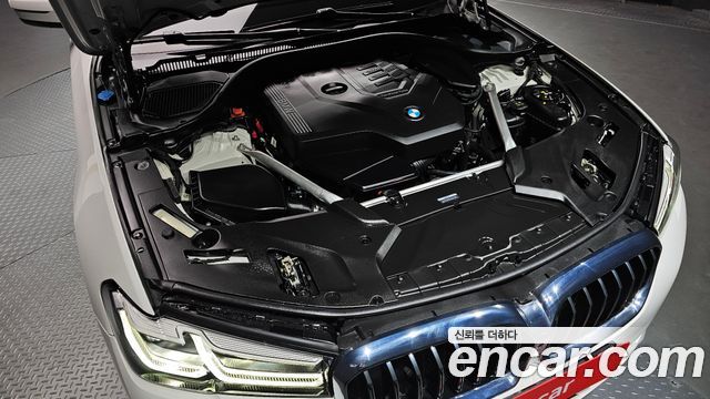 BMW 5 Series (G30) 520i Luxury 2023 — фото 6