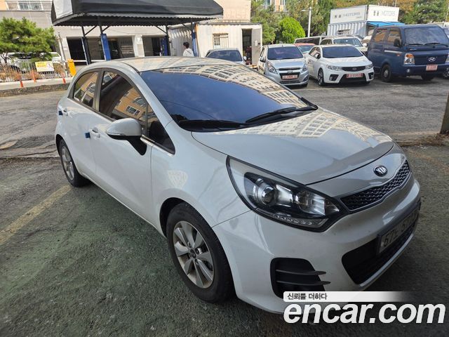 Kia Pride 5DR 1.4 MPI Trendy 2015 — фото 3