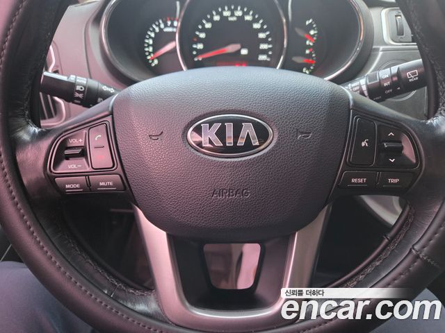Kia Pride 5DR 1.4 MPI Trendy 2015 — фото 8
