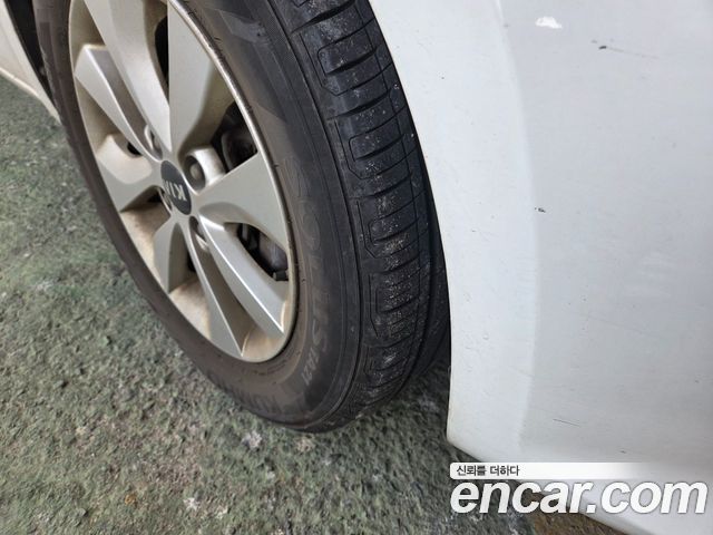 Kia Pride 5DR 1.4 MPI Trendy 2015 — фото 15