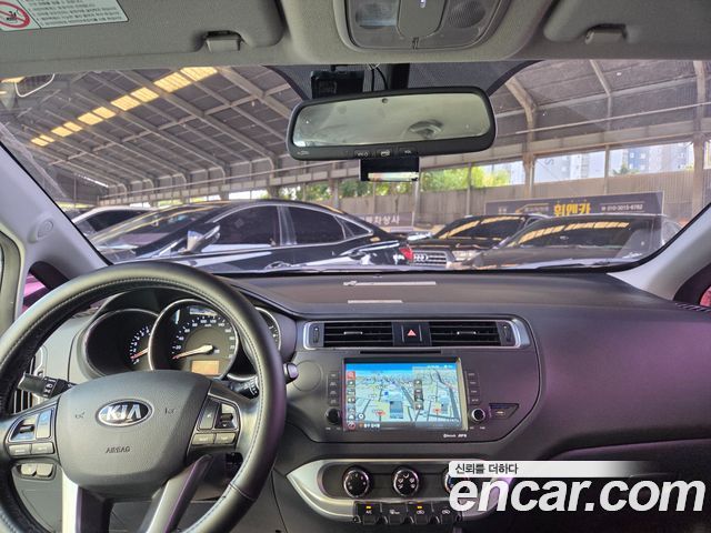 Kia Pride 5DR 1.4 MPI Trendy 2015 — фото 17