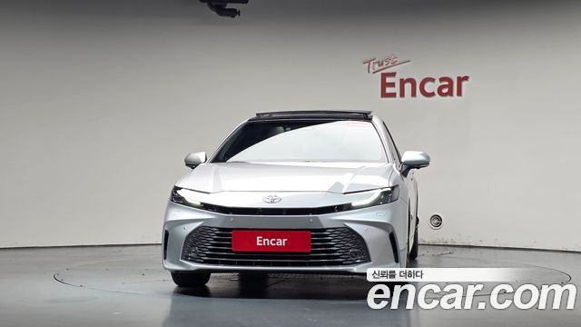 Toyota Camry (XV80) 2.5 XLE Premium Hybrid 2025 — фото 3