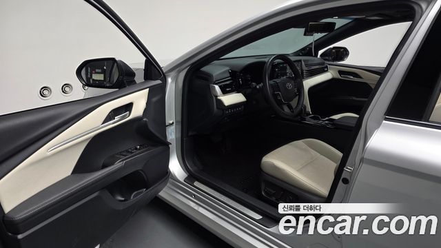 Toyota Camry (XV80) 2.5 XLE Premium Hybrid 2025 — фото 10