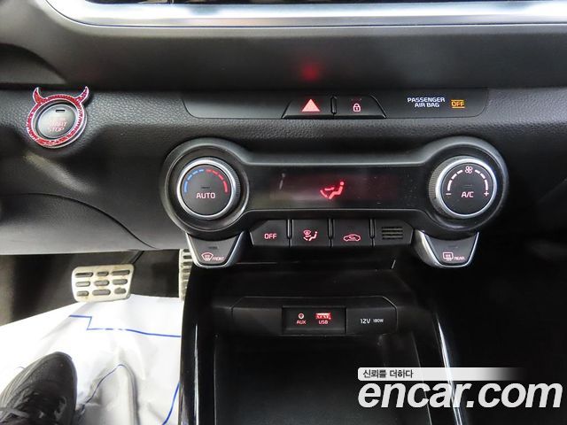 Kia Stonic 1.4 Prestige 2018 — фото 16