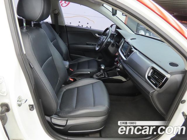Kia Stonic 1.4 Prestige 2018 — фото 19