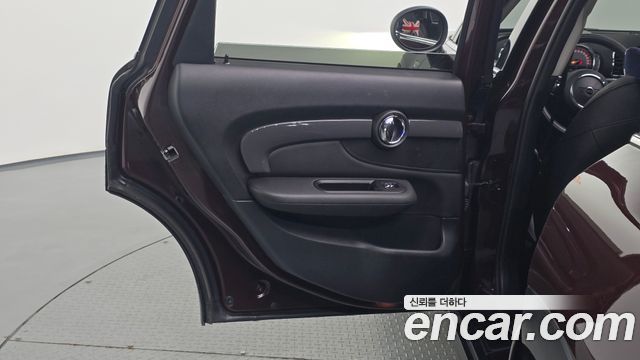 MINI Cooper S Clubman Standard 2nd 2019 — фото 25