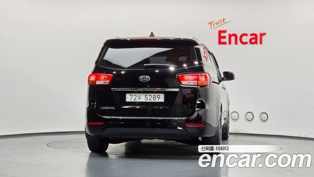 Kia Carnival 11-seater Luxury 2015 — фото 4