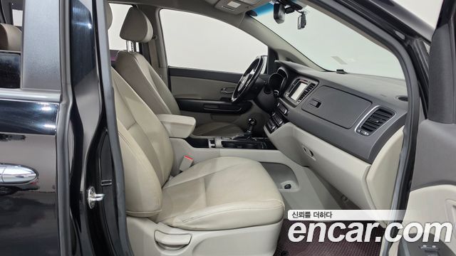 Kia Carnival 11-seater Luxury 2015 — фото 15
