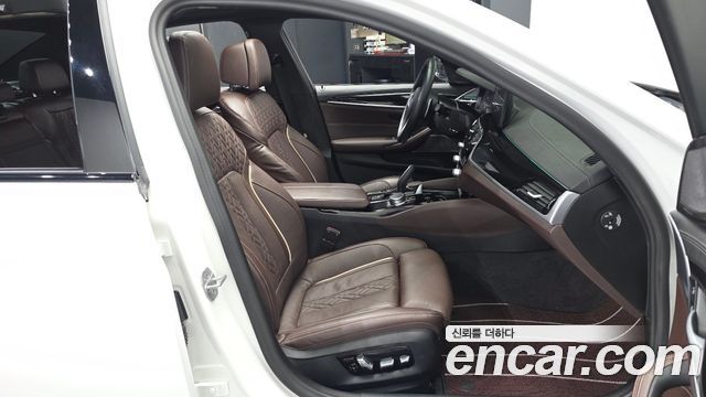 BMW 5 Series (G30) 530i xDrive M Sport Package 2023 — фото 11