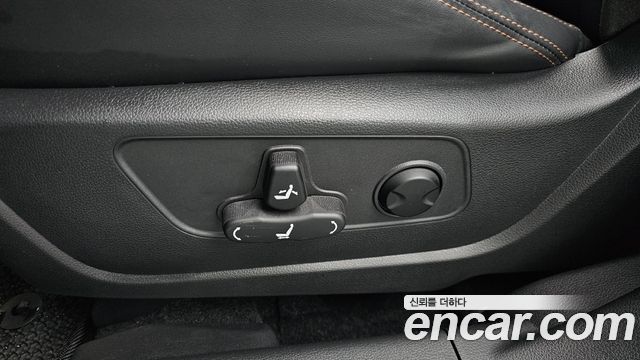 KG Mobility (SsangYong) Torres EVX E7 2024 — фото 31