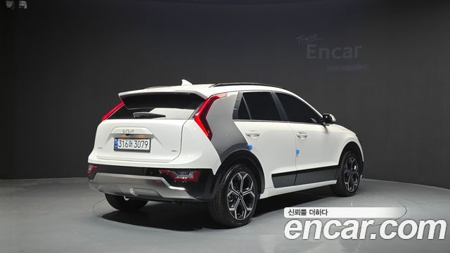 Kia Niro Signature 2022 — фото 2