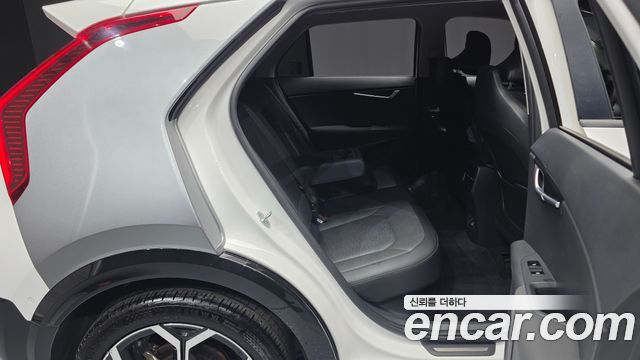 Kia Niro Signature 2022 — фото 11