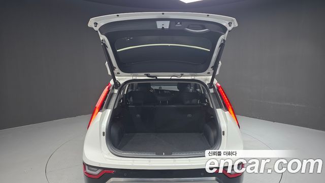 Kia Niro Signature 2022 — фото 17