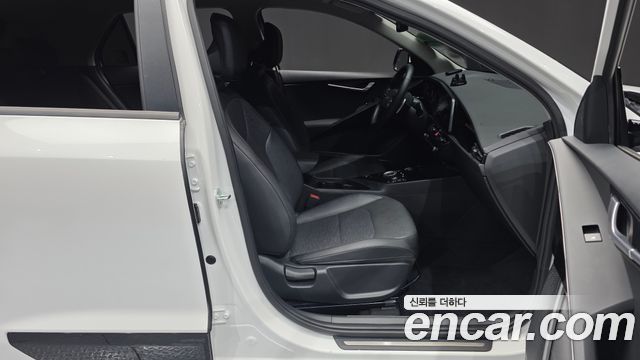 Kia Niro Signature 2022 — фото 26