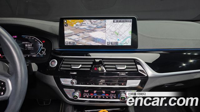 BMW 5 Series (G30) 530e M Sport 2021 — фото 17
