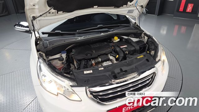 Peugeot 2008 1.6 e-HDi Feline L 2015 — фото 6