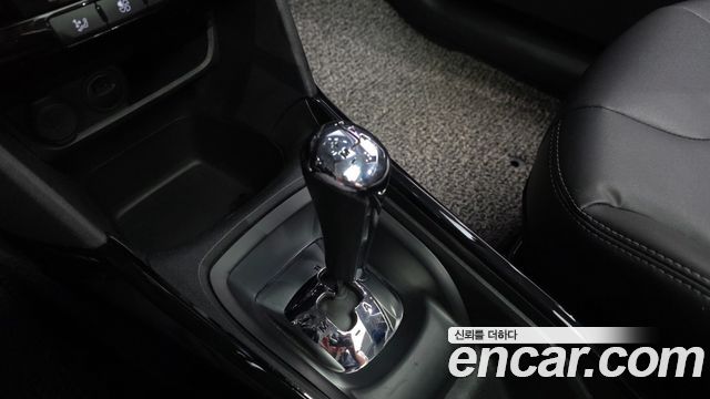 Peugeot 2008 1.6 e-HDi Feline L 2015 — фото 9