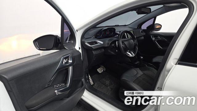 Peugeot 2008 1.6 e-HDi Feline L 2015 — фото 10