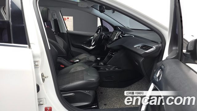 Peugeot 2008 1.6 e-HDi Feline L 2015 — фото 11
